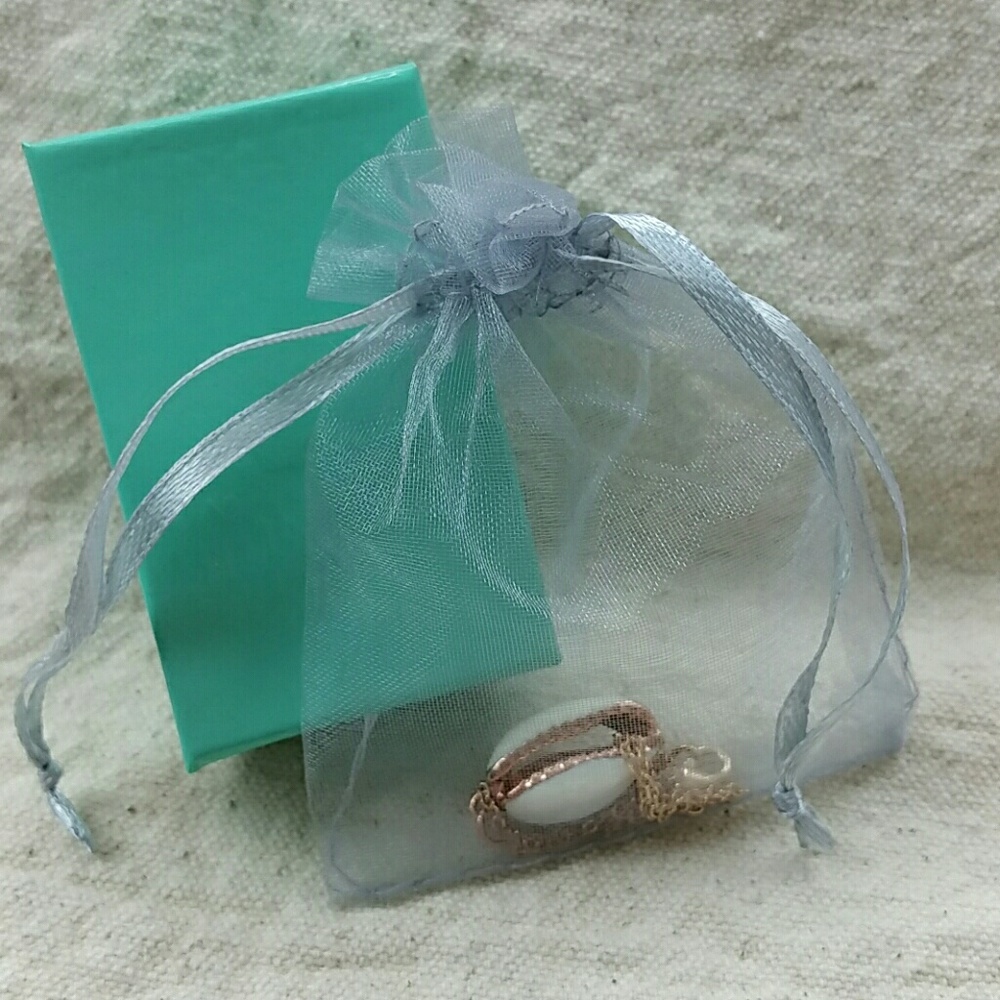Cowie Shell Rose Gold 14k on 14K Gold Chain NEW - Picture 4 of 5